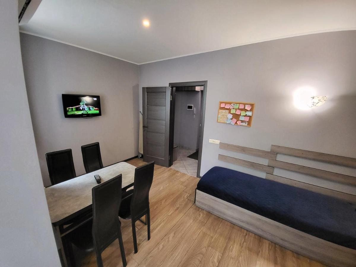Like Home On Zaliznychna 3 Ivano-Frankivsk Eksteriør billede